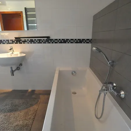 Wigwam Dom Z Basenem Na Kaszubach 别墅 *